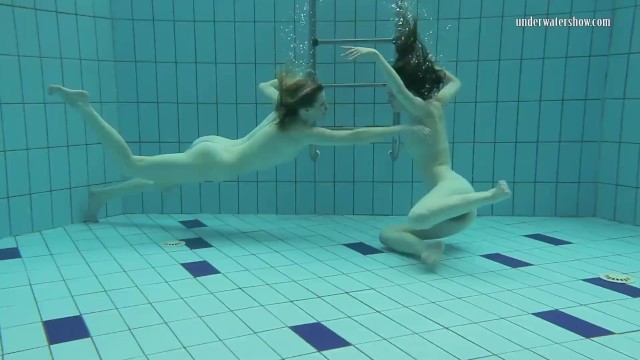 Nastya enjoys Libuse underwater