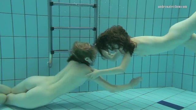 Nastya enjoys Libuse underwater