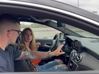 Car Sex: Ragazza Italiana Compra Un'auto Usata E Si Scopa Il Venditore. Dialoghi In Italiano