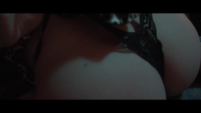 Cola Pra Cá - Emme White ft Mauricio Meirelles - Videoclipe Versão Hot com Aurora - Emme White