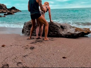 Sex on the Beach! Rolling and Taking cum inpussy