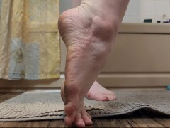 Quick Toe Stretch & Flex || Dirty Wrinkly Sole and Lotion Application