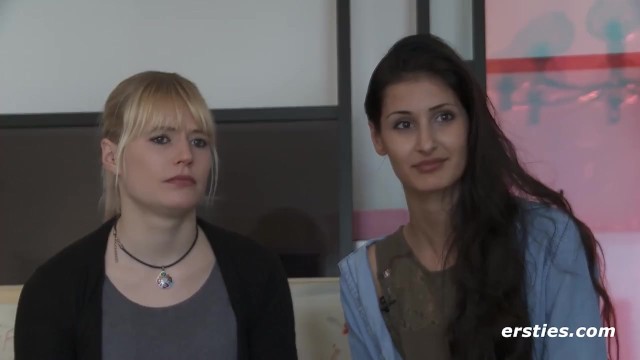 Ersties: Deutsche Studentinnen filmen sich selber beim Sex POV