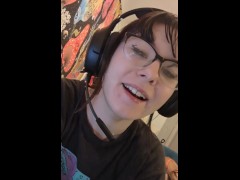 Sexy goth slut dooling and doing ahegao while on mic with friends