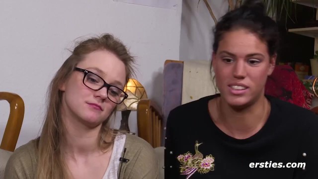Ersties: 22-jährige Deutsche macht was Heißes mit Freundin zusammen