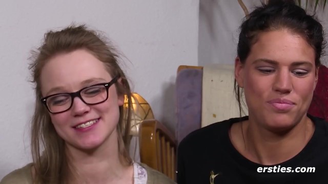 Ersties: 22-jährige Deutsche macht was Heißes mit Freundin zusammen