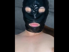 Asiatische Herrin mit Maske aus der Schweiz