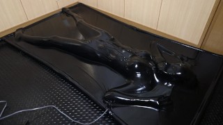 【latex】Kigurumi costumed vacuum bed restraint