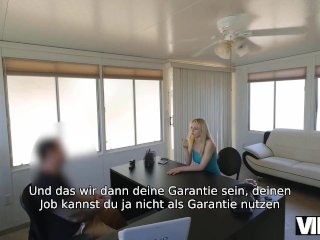 VIP4K. Blondine Mag Die Idee Des Kreditgebers, Kredite_Für Pussy-Nageln Zu Genehmigen