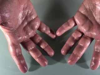 Massage De Mains Bien Huileuse