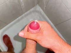 Cumshot in Shower / Hot .... gaves me a Handjob