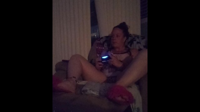 Amateur Upskirt Theresa - Amateur Upskirt Gamer Girl - Pornhub.com