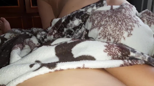 My shy girlfriend makes me orgasm under the covers - IkaSmokS