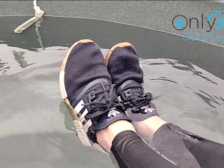 18 yo Playing with gym clothes in the pool 😝👟 Wet sneakers and tight wetlook leggings