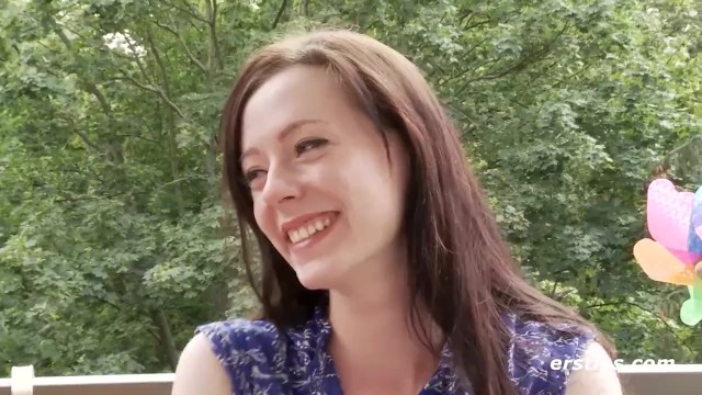 Ersties: 21-jährige Deutsche macht erste lesbische Erfahrung