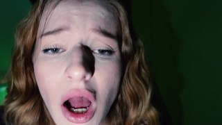 Мама дома? Тогда трахну тебя в подъезде