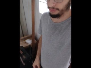 Dando Uma Mijada E Comendo Um Hamburgao De Uma Vez