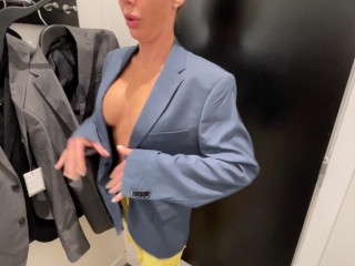 Sales Assistant_sucked in Fitting room