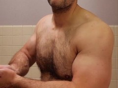 Thick muscle bear flexing!