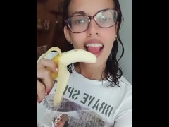 Proper way to eat a banana