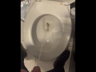 Homealonedad - Pissing pov
