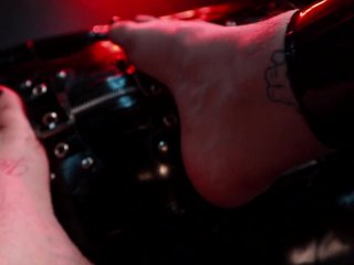 Bare Feet On Latex - Miss Vera Violette