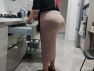 When I See My Stepmother At Work I Enjoy Watching I Want To Cum On Her Big Ass