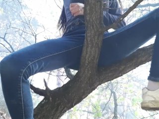 Girl Rubs Pussy On Top Of A Tree In A Public Place - Ikasmoks