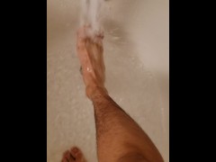 Foot rinse hot water in the winter