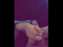 I fuck Evie's high arches until I cum on her teen feet