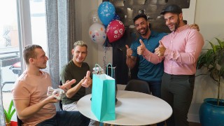 Los padrastros Mateo Zagal y Teddy Torres celebran cumpleaños de su hijastro con Taboo cuarteto - Twink Trade