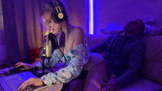 Cock Sucking For Interfering In A Video Game Stream The Stepson Sweetly Fucked A Wet Insatiable Stepmom