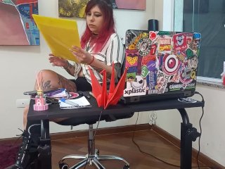 Secretária Himeros Productions, Lizzy Hartz, Avalia Qween Goddess Para Sofa Test
