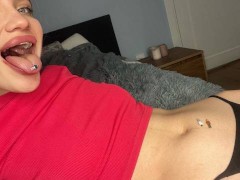 swallowing tiny people - Giantess