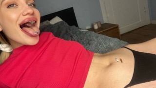 swallowing tiny people - Giantess