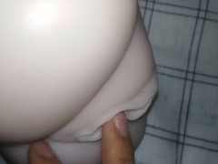 Increíble primer plano de baboso mojado coño y grande hinchado clítoris - muñeca sexual