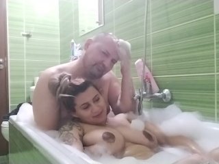 Big Tits Pregnant GirlTake Bath with Her Man_He Play with Pussy