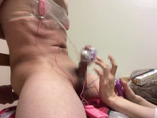 M男を縛りつけて乳首ローターで乳首を開発！　最後はローター亀頭責めの3点責めで快楽漬け♡