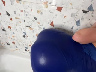 In the Shower in a Blue Seductive Dress,I Get Wet from This Pleasant Water_and Masturbate with_a Gl