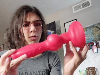 My Recommended Beginner's Dildo (Toybox Showcase 1) Bloopers In The Back!