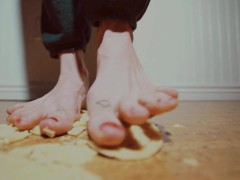 ASMR Giantess Dirty Feet * Walking on Chips
