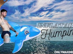 Inflatable pool toy humping