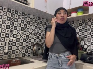 Muslim Mom Visit Massage Shop, Masseur Wanna Sex Sliding His Dick