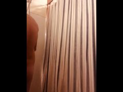 Southern hunk blows load in shower
