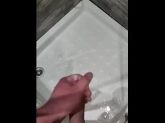 Masturbation dans la douche gros jets de sperme