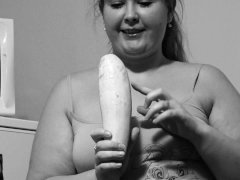 Mature bbw housewife MILF in the kitchen fucks hard with a zucchini.