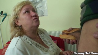 Porno video - Blonde granny tricked for blowjob and hard fuck