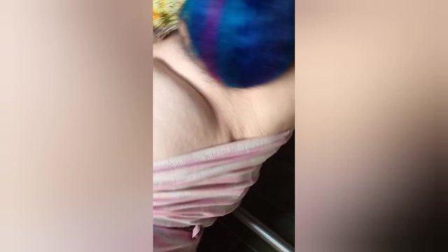 Eating pussy in restaurant public bathroom and fighting the moaning