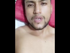 Muchacho Bello te manda Un vídeo Masturbándose Junto Al espejo Y su Cama
