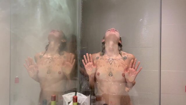 Lesbian in the shower with Foxy - Foxy, Gina Gerson